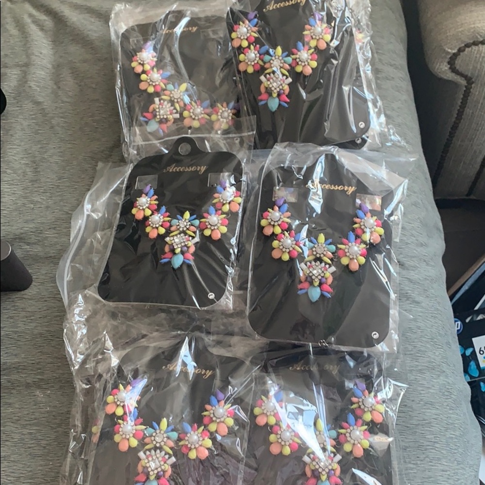 Lot of 35 Necklaces